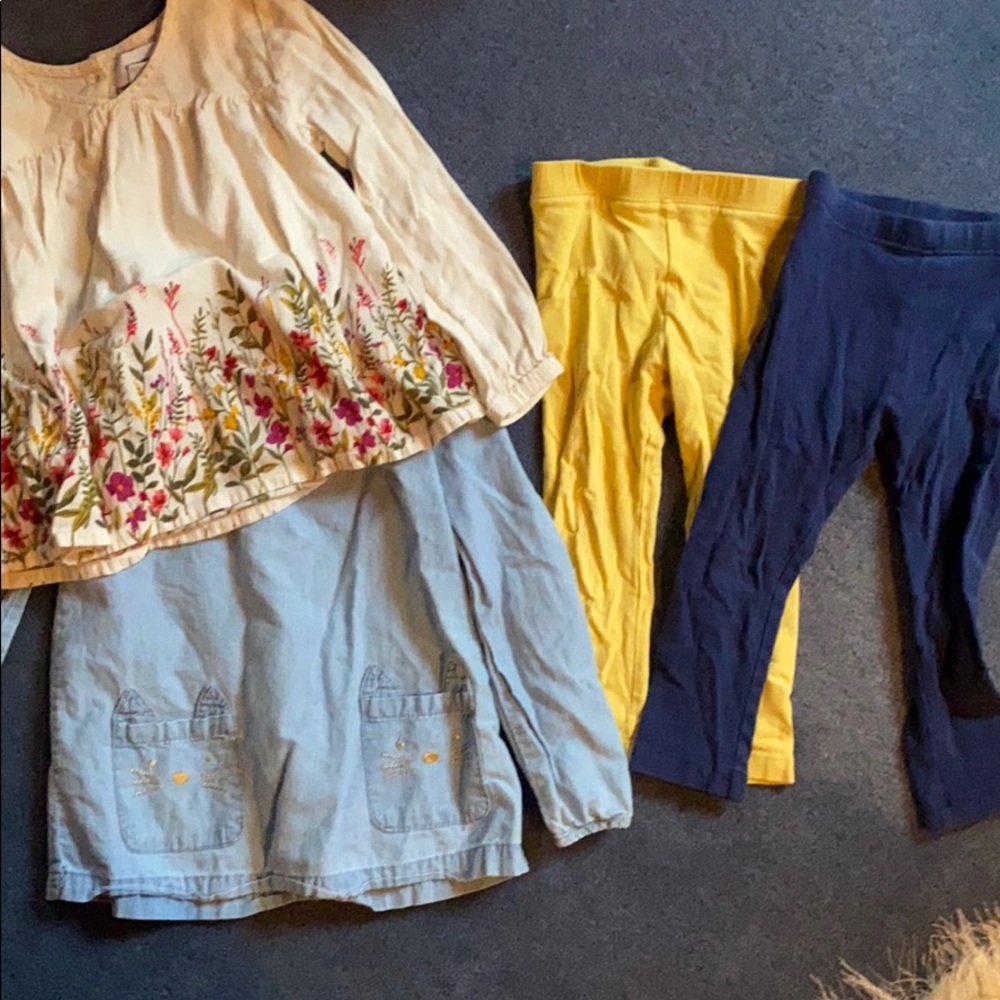 Lot of 2 shirts and 2 leggings